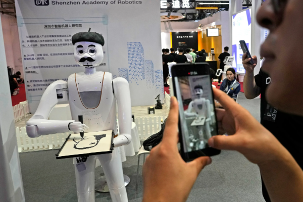 சீனாவில் ஆரம்பமான உலக ரோபோ மாநாடு | China Kicks Off World Robot Conference