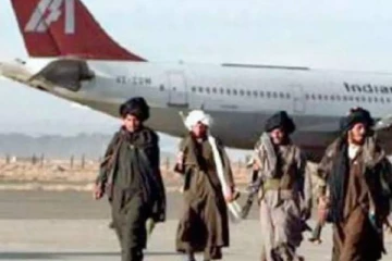 10 ஆண்டுகள் கழித்து ஆப்கானிற்குள் நுழைந்த  தலீபான் தலைவர்!