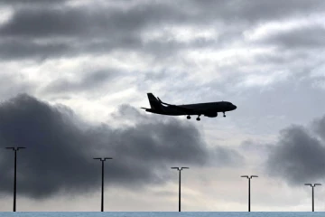 அவுஸ்திரேலியாவில் நூற்றுக்கும் மேற்பட்ட விமானங்கள் இரத்து : பயணிகள் அவதி