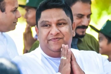 පාර්ලිමේන්තු සභා ගර්භයෙනුත් ඉවත් කරපු චාමරට අමතර ඇපය දෙන්න ලොක්කෙක් එයි