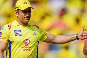 'அணியினர் அனைவரும் வீடு செல்லும் வரைக் காத்திருந்த கேப்டன்': நெகிழவைத்த தோனியின் செயல்