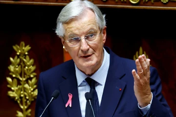 பிரான்ஸ் புதிய பிரதமர் மீது நம்பிக்கையில்லாத் தீர்மானம்