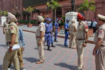 அமிர்தசரஸ் பொற்கோயில் அருகே குண்டு வெடிப்பு : பஞ்சாப்பில் பரபரப்பு