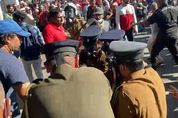 ஆர்ப்பாட்டத்தில் கைதுசெய்யப்பட்ட 83 பேர் பிணையில் விடுதலை | High Security Zones In Colomb Protesters Bail