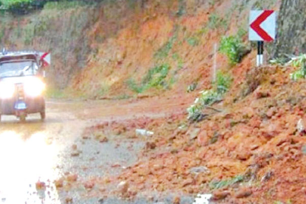 மக்களே அவதானம்; 03 ஆம் நிலை மண்சரிவு எச்சரிக்கை! | Level 03 Landslide Warning