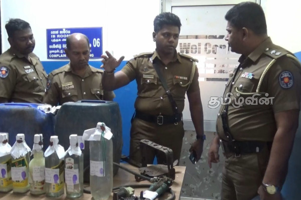நாவலப்பிட்டியில் சட்டவிரோத மதுபான உற்பத்தியில் ஈடுபட்ட நால்வர் கைது | Four Arrested For Illegal Liquor Production