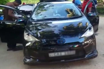 පුද්ගලයින් තිදෙනෙකුත් සමග සැප රියෙන් මතුවූ දේ මෙන්න..(VIDEO)