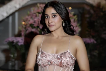 நடிகை ரெஜினாவின் தாராள கிளாமர் போட்டோஷூட்