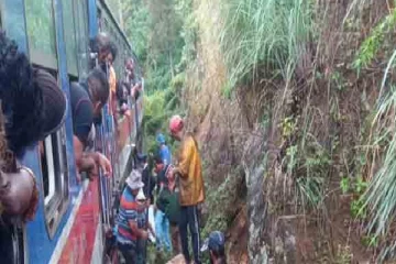 பொடிமெனிக்கே பயணத்தை தடுத்த கற்கள்