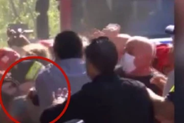 வெடித்தது சிலிண்டர்... ஒரு நொடியில் தரைமட்டமான 5 மாடி கட்டிடம்