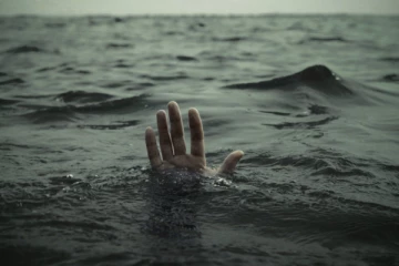 கடலில் நீராடிய மருத்துவருக்கு நேர்ந்த கதி