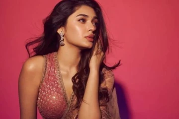 நடிகை க்ரித்தி ஷெட்டியின் லேட்டஸ்ட் கிளாமர் போட்டோஸ் இதோ