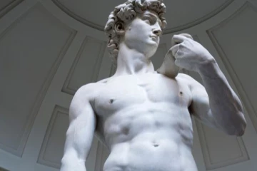 සිසුන්ට ඩේවිඩ්ගේ ප්‍රතිමාව පෙන්වූ විදුහල්පතිවරයෙකුට වැඩ වරදී..! තහනම් නීතියකුත් ගෙනෙයි..