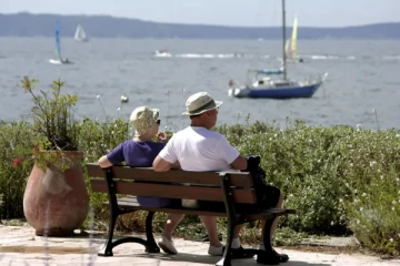 வெளிநாடுகளில் குடியேறும் சுவிஸ் நாட்டவர்கள்: மேலும் மேலும் அதிகரிக்கும் எண்ணிக்கை