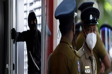 முல்லைத்தீவு பகுதியில் தொடர் கொள்ளையில் ஈடுபட்டவர்கள் கைது: மீட்கப்பட்ட பெருமளவு பொருட்கள்