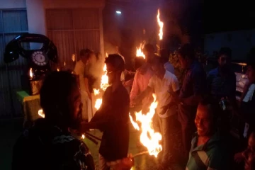 மின்கட்டண அதிகரிப்பிற்கு எதிராக யாழில் தீப்பந்த ஊர்வல போராட்டம்