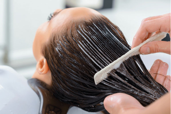 தினமும் தலைக்கு எண்ணெய் தடவினால் இந்த பிரச்னையே இருக்காதாம்! | Apply Coconut Oil On Hair