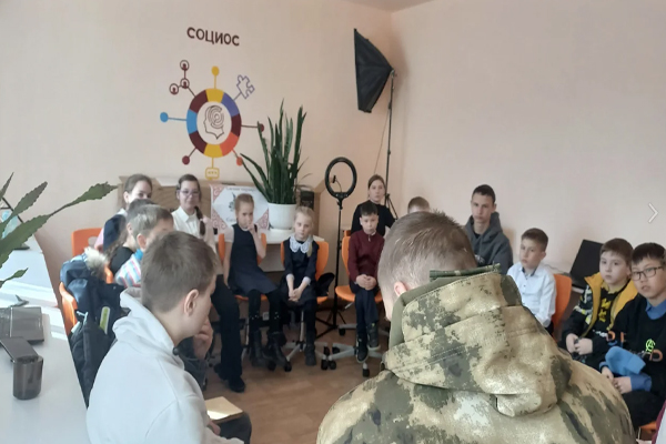 ரஷ்யாவில் பள்ளி மாணவர்களுக்கும் போர் பயிற்சிகள் | Combat Drills For Schoolchildren In Russia