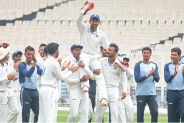 ஓய்வை அறிவித்த இந்திய கிரிக்கெட் அணியின் மூத்த வீரர் - சக வீரர்கள் நெகிழ்ச்சி