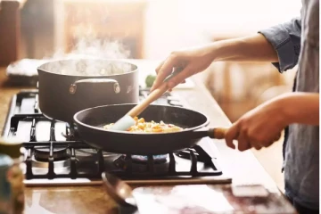 உயிருக்கே உலை வைக்கும் உணவுகள்! மீண்டும் மீண்டும் சூடு செய்து சாப்பிடாதீங்க