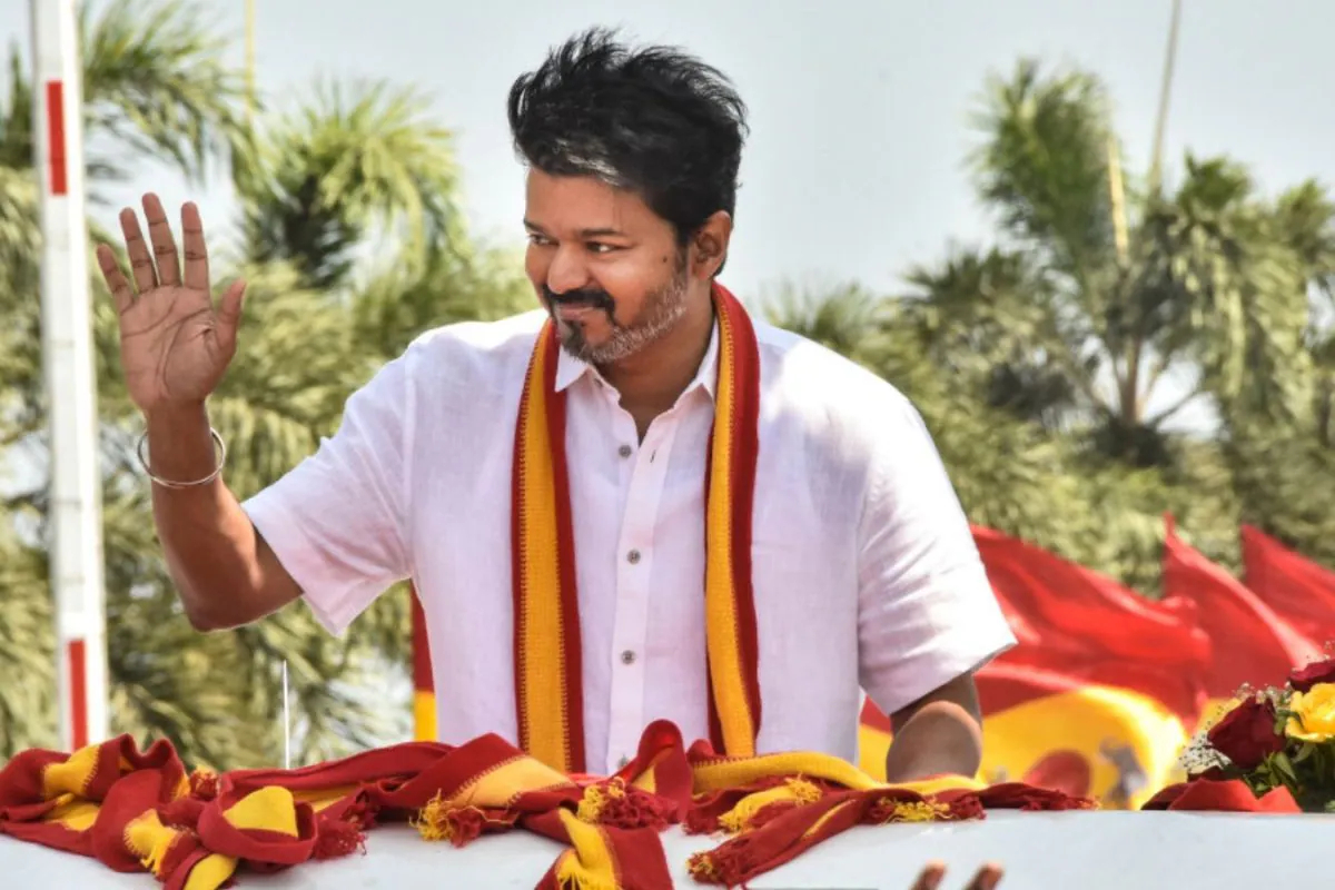 13 ஆண்டுகளின் பின் மீண்டும் அதே அரசியல் பாதை - டெல்லியில் அரவிந்த் கெஜ்ரிவால்... தமிழ்நாட்டில் விஜய் | Now Tvk Leader Vijay Arvind Kejriwal Won Delhi