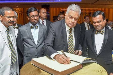 ජනපතිගෙන් තරුණ නීතිඥවරුන්ට විශේෂ යෝජනාවක්..!