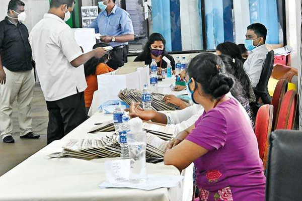 அரச நிறுவனங்களுக்கு சேவைக்காக செல்லும் மக்களுக்கு விடுக்கப்பட்டுள்ள அறிவிப்பு! | Sl Govnt Service By Sinhala And Tamil Language