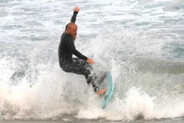 40 மணிநேர அலைச்சறுக்கு...புதிய உலக சாதனை படைத்த வீரர்