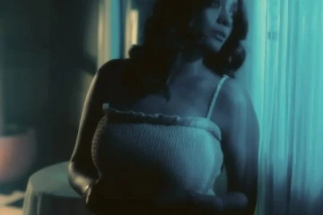 எல்லை மீறிய கவர்ச்சியில் ஷாக் கொடுக்கும் விக்ரம் பட நடிகை.. ஹாட் கிளிக்ஸ்