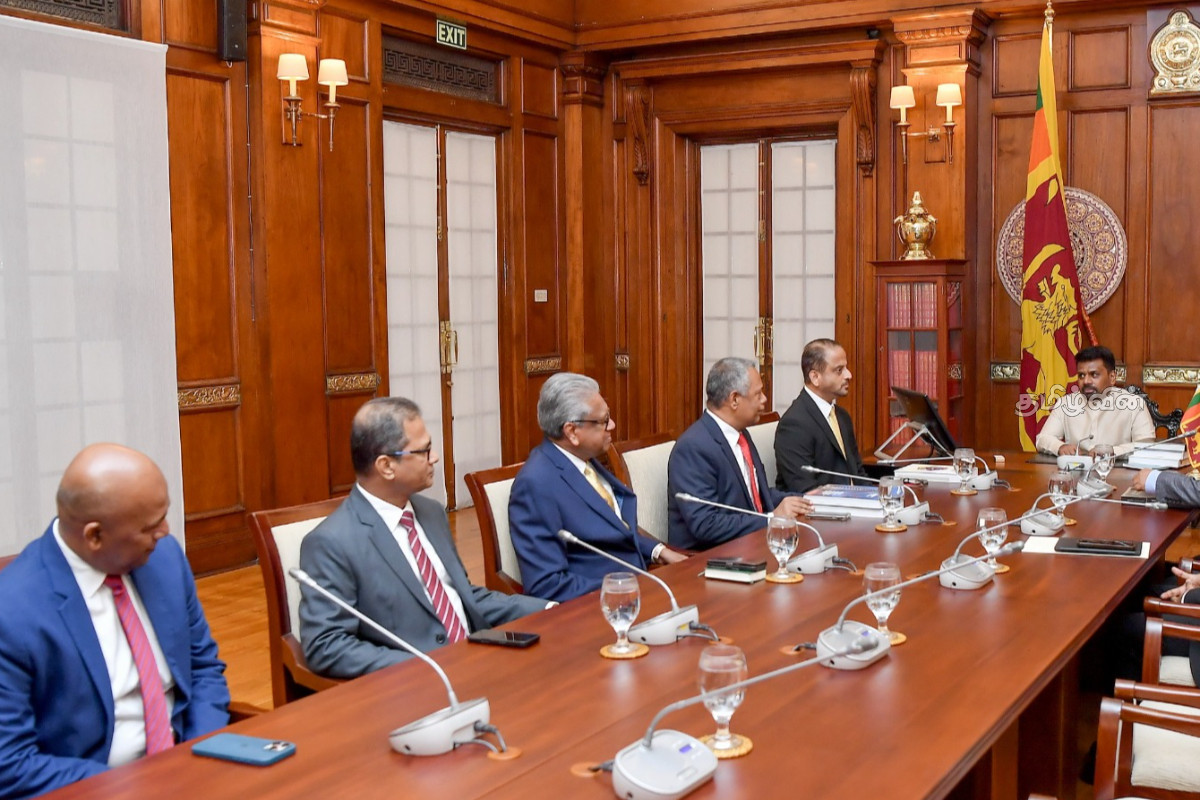 இலங்கையின் அரச வங்கிகளின் கடந்த வருட அறிக்கைகள் ஜனாதிபதியிடம் கையளிப்பு | Sri Lanka State Banks Submit Last Year Reports