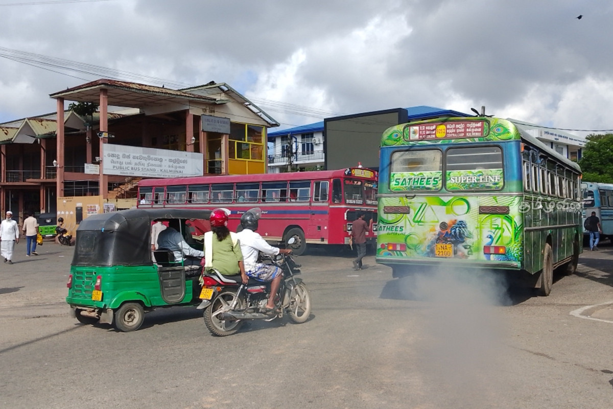 நாட்டில் சில இடங்களில் வழமைப்போல் இயங்கும் தனியார் பேருந்துகள் | Sri Lanka Fuel Crisis Private Bus Problems நாட்டில் சில இடங்களில் வழமைப்போல் இயங்கும் தனியார் பேருந்துகள் | Sri Lanka Fuel Crisis Private Bus Problems