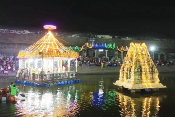 காஞ்சிபுரம் வரதராஜ பெருமாள் கோவிலில் தெப்ப உற்சவ விழா