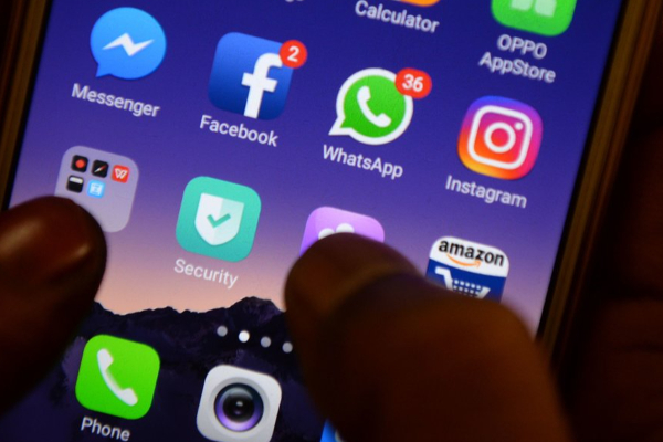 இந்தியாவில் பேஸ்புக், வாட்ஸ் - அப், இன்ஸ்டாகிராமுக்கு தடை..? மத்திய அரசு இன்றுக்குள் முடிவு..! | India Watsapp Facebook Twitter Insta Block Cen Gov