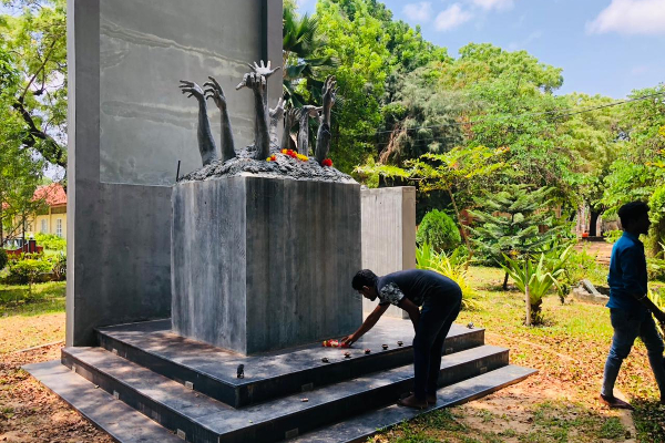 ஈகைச்சுடரேற்றி அகவணக்கத்தோடு யாழ் பல்கலையின் முள்ளிவாய்க்கால் நினைவேந்தல் (படங்கள்) | Commemoration The University Jaffna Mullivaikkal