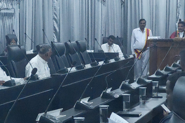 பரபரப்பின் மத்தியில் இடம்பெற்ற சபை அமர்வு - தோற்கடிக்கப்பட்டது வரவு செலவுத்திட்டம்! | Jaffna Municipal Council Budget Defeated Today பரபரப்பின் மத்தியில் இடம்பெற்ற சபை அமர்வு - தோற்கடிக்கப்பட்டது வரவு செலவுத்திட்டம்! | Jaffna Municipal Council Budget Defeated Today