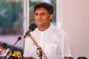 குளிர் அறைக்குள் இருந்து விமர்சிப்பதை விட்டு களத்திற்கு வாருங்கள் - சஜித் பகிரங்கம்