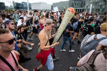 ஜேர்மனியில் சட்டப்பூர்வமாக்கப்படும் போதை பொருள்!