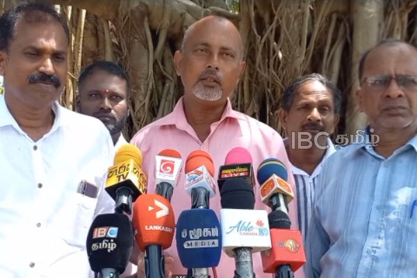 ரணிலின் புதிய திட்டம் - புறக்கணிக்கப்படும் ஊடகவியலாளர்கள்(காணொளி) | Violation Of Rights Of Journalists In Batticaloa ரணிலின் புதிய திட்டம் - புறக்கணிக்கப்படும் ஊடகவியலாளர்கள்(காணொளி) | Violation Of Rights Of Journalists In Batticaloa