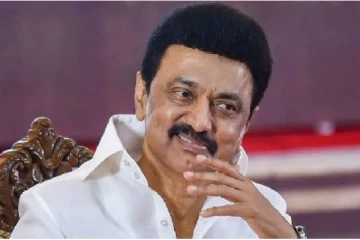 முதல் நாளே இப்படியா.! அரசு ஊழியர்களுக்கு இன்ப அதிர்ச்சி கொடுத்த முதலமைச்சர்