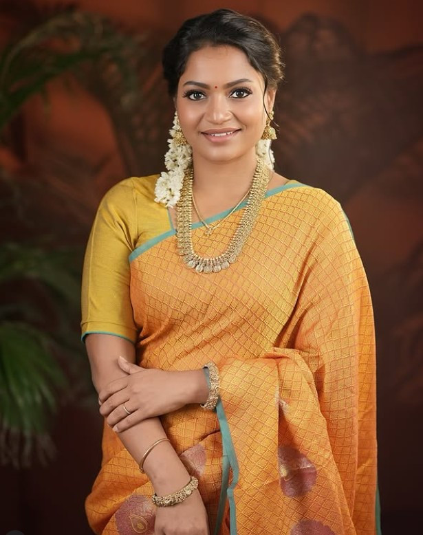 குழலியாக பாண்டியன் ஸ்டோர்ஸ் 2 சீரியலில் நடிக்கும் ஹாசினி போட்டோஸ் 7 Gallery