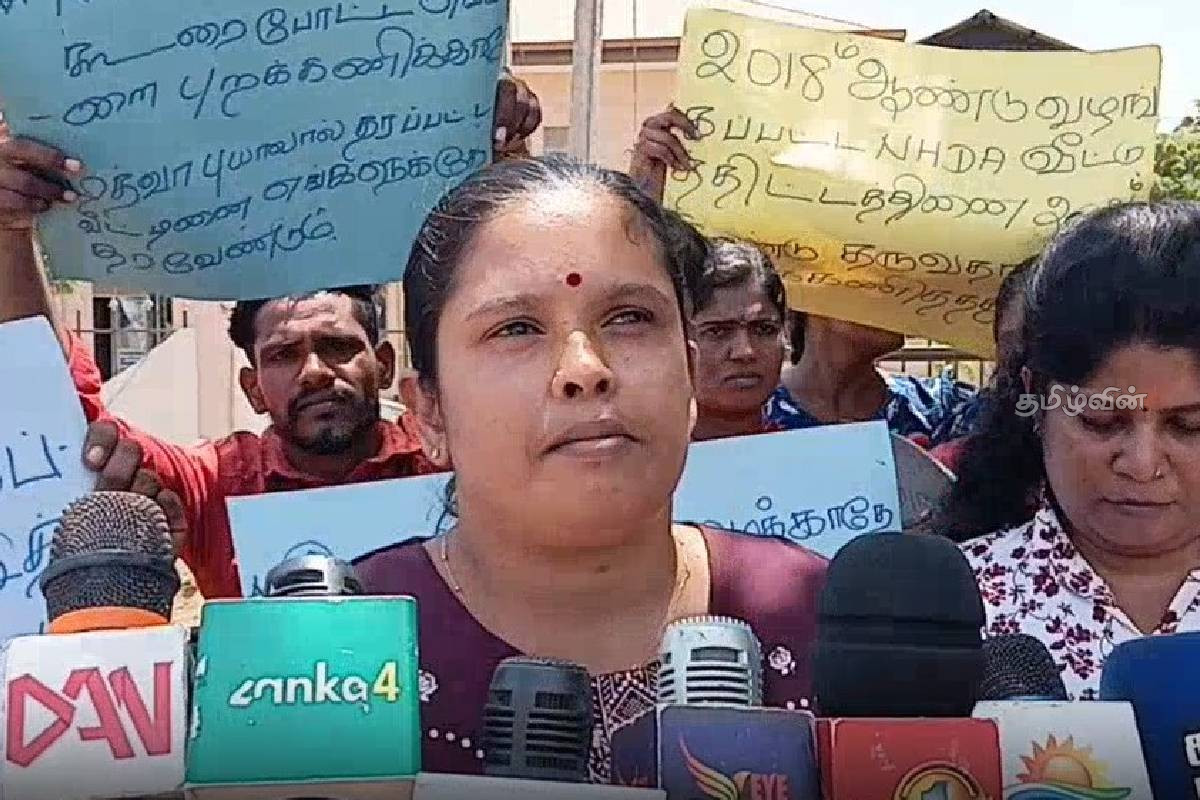 கிளிநொச்சி - கண்டாவளை பிரதேச செயலகம் முன்பாக கவனயீர்ப்பு போராட்டம் | Protest Held In Kandawala Divisional Secretariat கிளிநொச்சி - கண்டாவளை பிரதேச செயலகம் முன்பாக கவனயீர்ப்பு போராட்டம் | Protest Held In Kandawala Divisional Secretariat