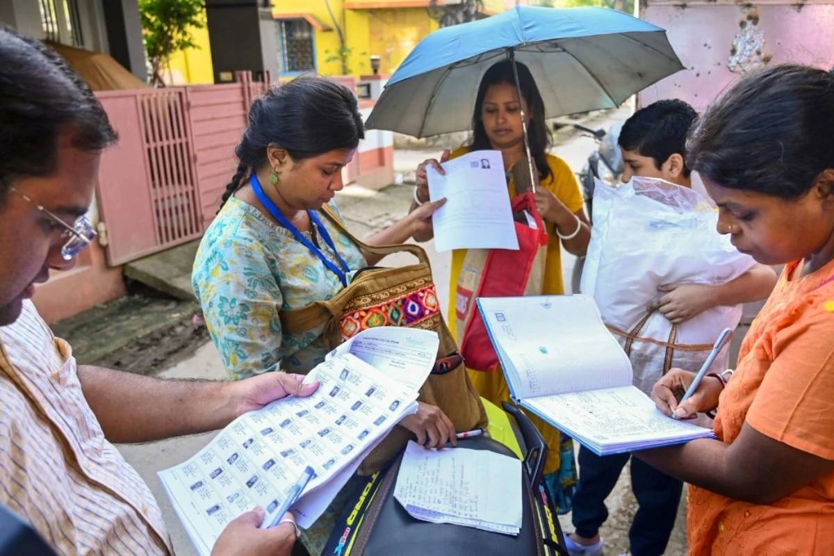 விஜய் வருகையால் தான் வாக்கு சதவீதம் உயர்ந்ததா? - தரவுகள் சொல்வது என்ன? | Tamil Nadu Voter Trun Out Rise Will Vijay Reason
