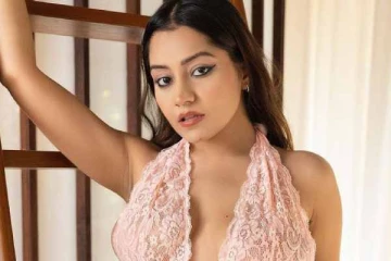 மேலாடை இல்லாமல் போட்டோ ஷுட் நடத்தியுள்ள சிம்ரன்