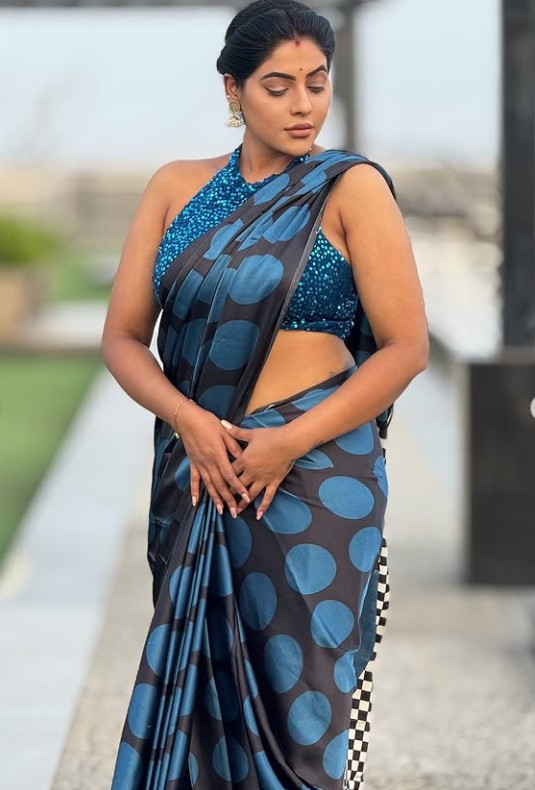 புடவையில் விதவிதமான போஸ் கொடுத்து மயக்கும் சீரியல் நடிகை ரேஷ்மா பசுபுலேட்டி போட்டோஸ் 1 Gallery