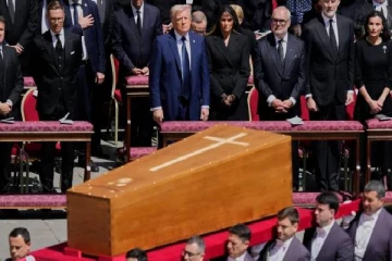 நல்லடக்கம் செய்யப்பட்ட பாப்பரசர் பிரான்சிஸின் உடல்