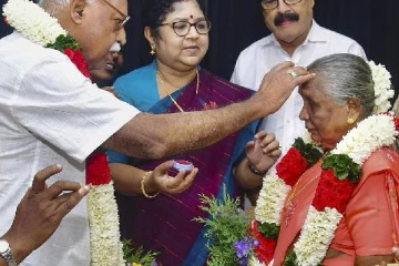 முதியோர் இல்லத்தில் நடந்த காதல் திருமணம் - சுவாரஸ்ய நிகழ்வு