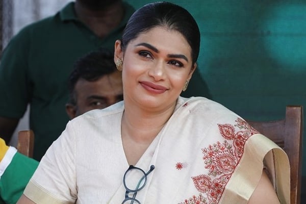 பாதாள உலகக் குழுவுடன் தொடர்பு குறித்து ஹிருணிக்கா வெளியிட்ட தகவல் | Hirunika Rejects The Allegations Against Her