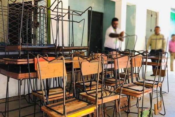 பாடசாலைகளுக்கு தரம் குறைந்த தளபாடம் விநியோகம்: இம்ரான் எம்.பி குற்றச்சாட்டு | Imran Mp S Accusation