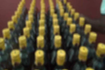 மதுபானங்களில் விஷ இரசாயனம்:முன்னாள் அமைச்சரின் மதுபான தொழிற்சாலைகளுக்கு சீல்