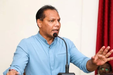 பொருளாதாரம் பற்றிய அறிவற்றவர்களே தற்போது நிதியமைச்சில்!